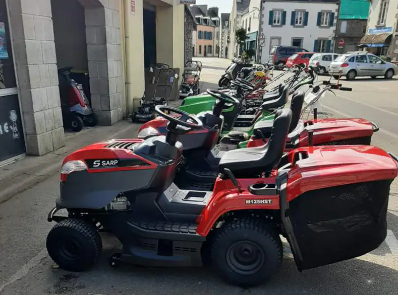 Matériels devant le magasin